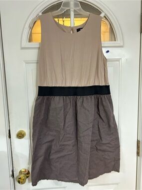 Sleeveless Two-Tone Waistband Dress in Beige and Taupe